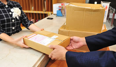 荷物発送・受け取り
